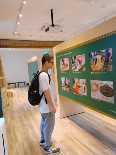 图片包含 室内, 天花板, 人, 站描述已自动生成